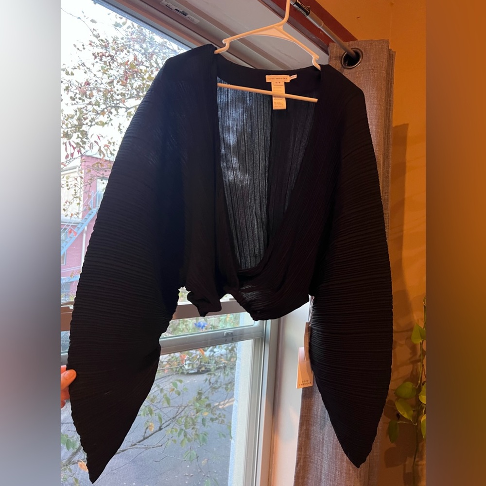 Good American Cropped Plisse Top